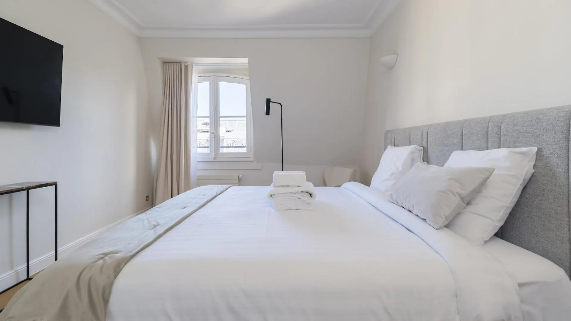 Luxury Apartments - Avenue Montaigne Paris 0*,