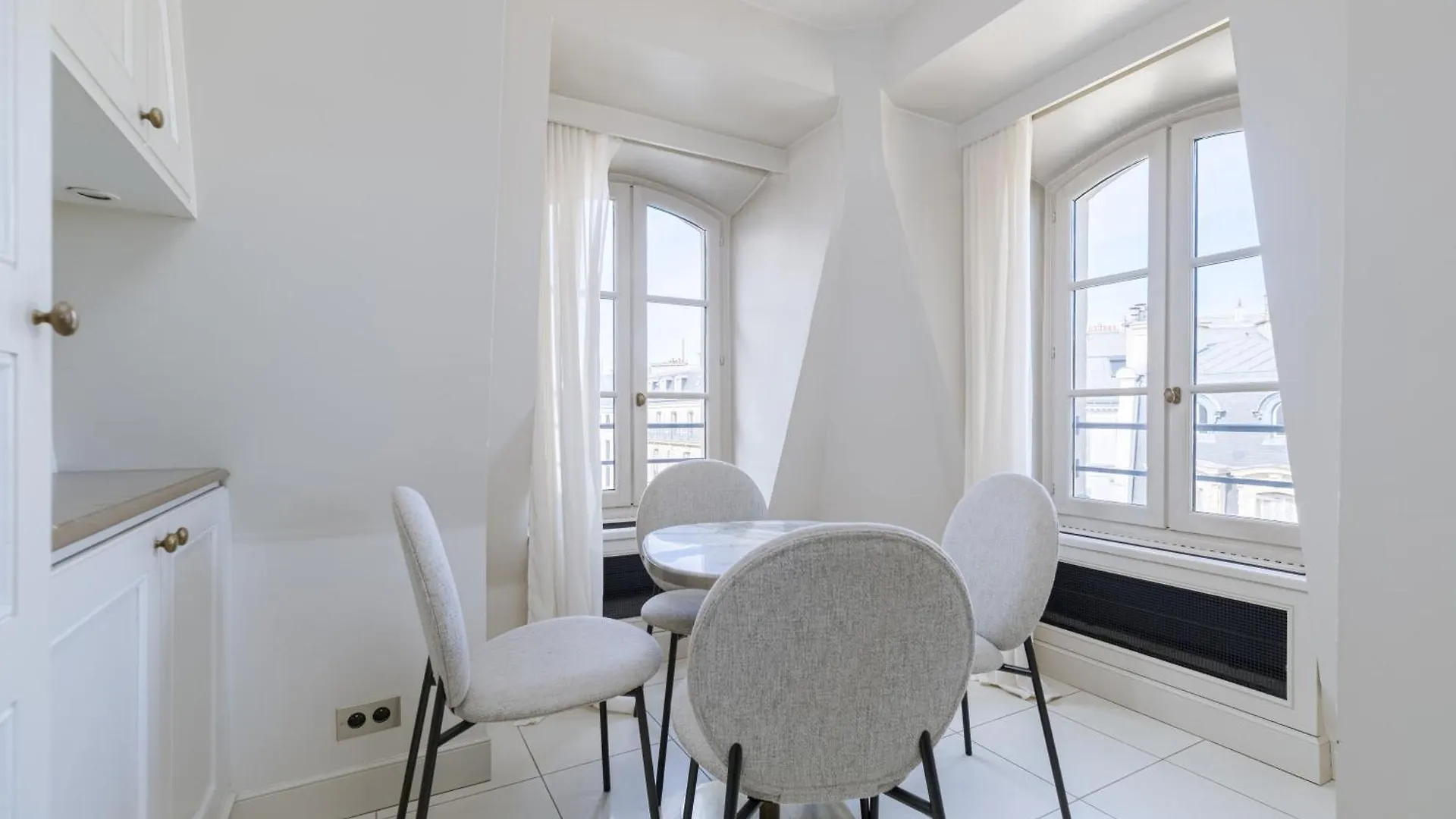 Luxury Apartments - Avenue Montaigne Paris