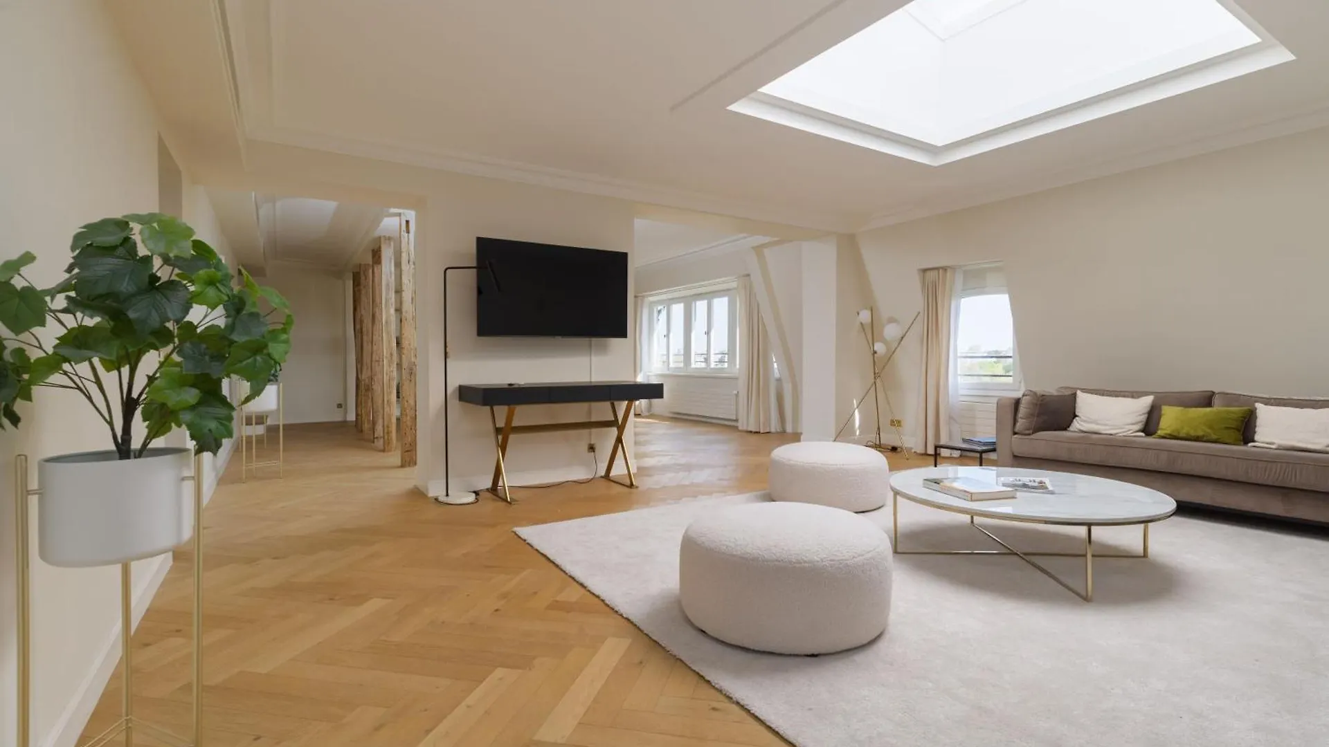 Luxury Apartments - Avenue Montaigne Париж
