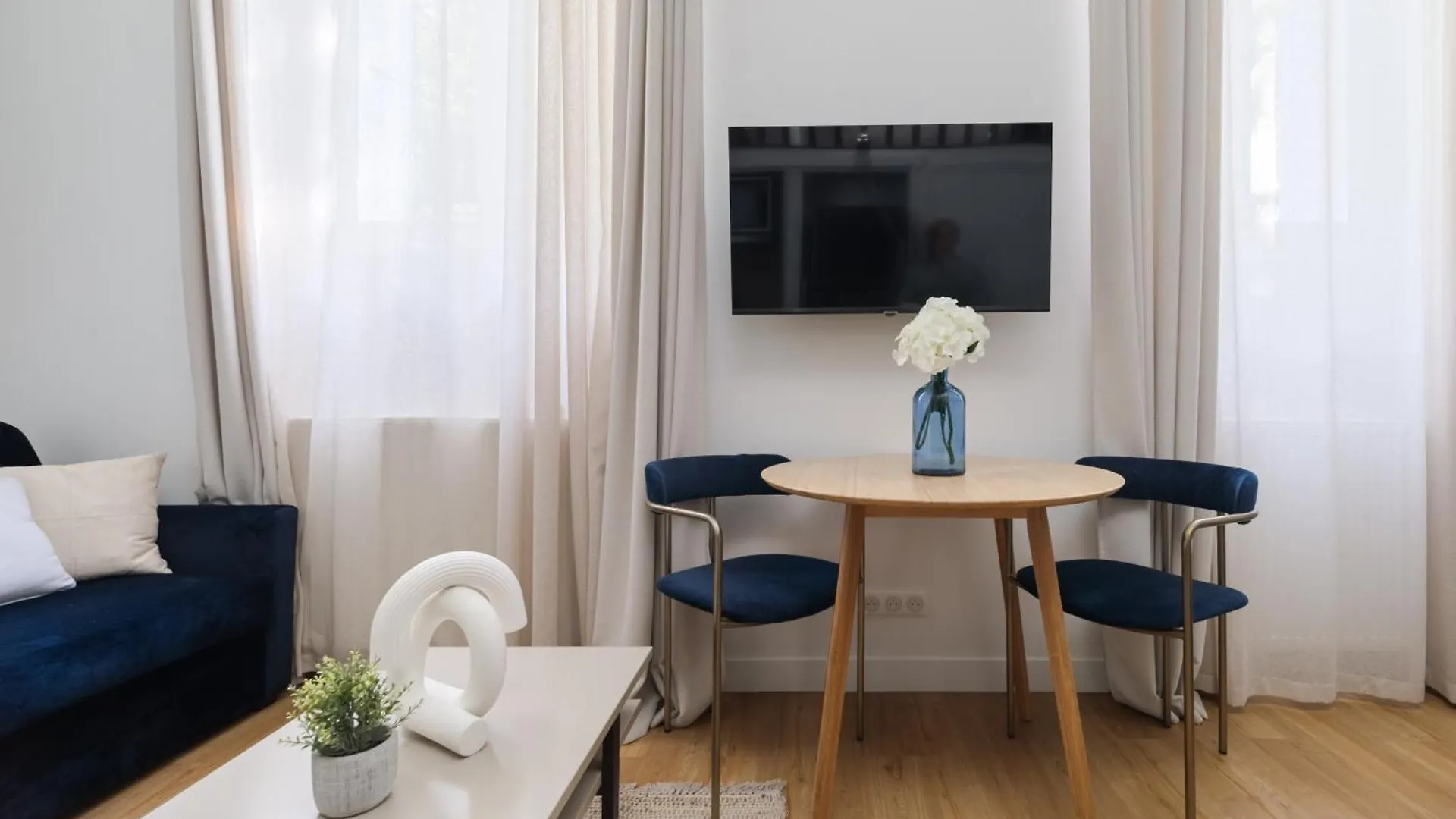 Luxury Apartments - Avenue Montaigne Париж Франция