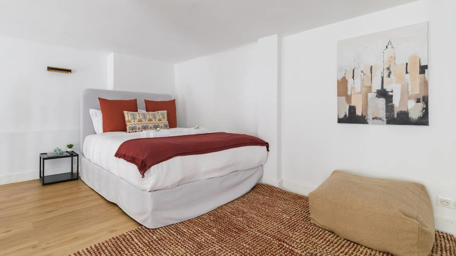 Luxury Apartments - Avenue Montaigne Париж 0*,  Франция