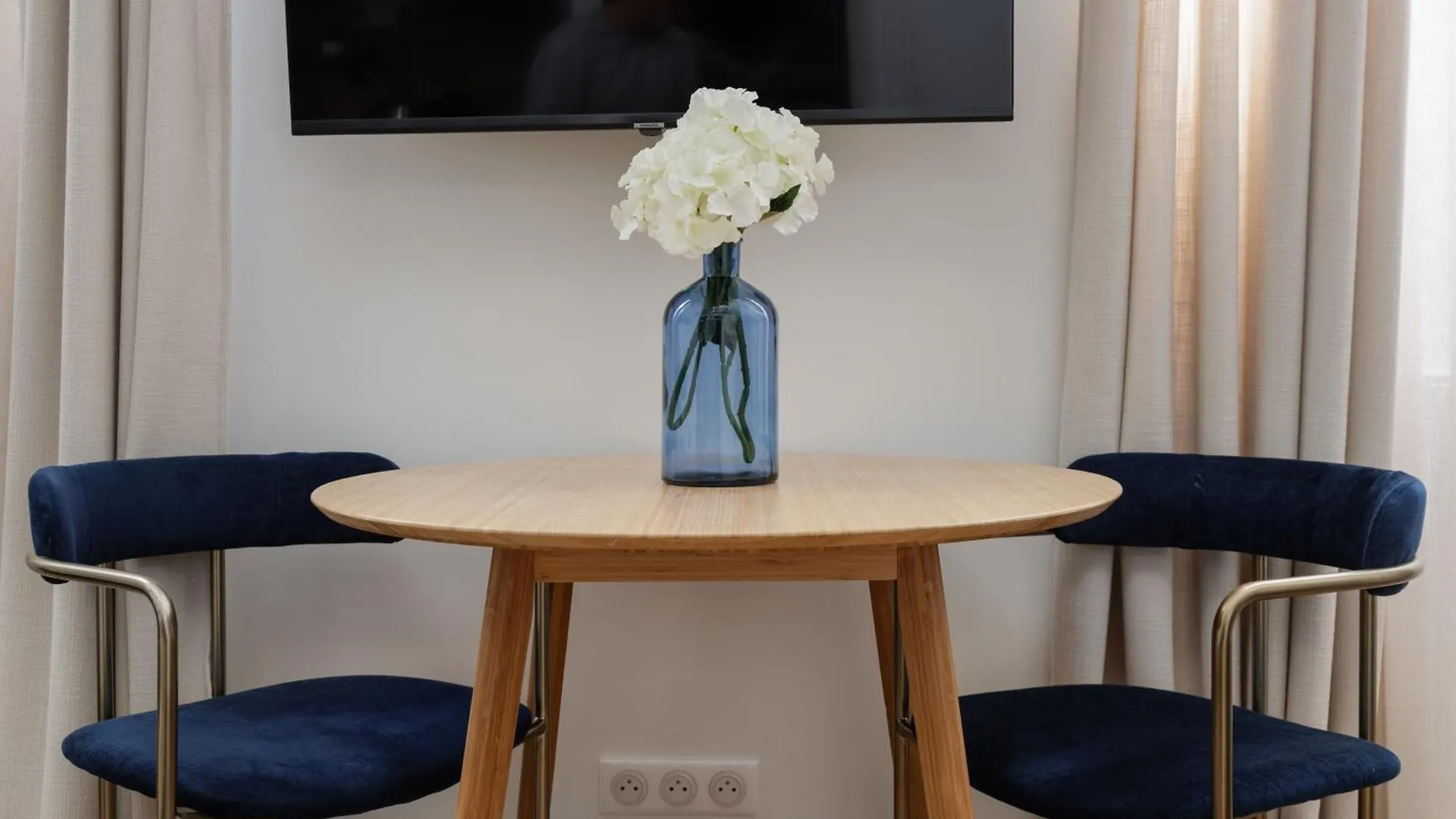 Luxury Apartments - Avenue Montaigne Париж