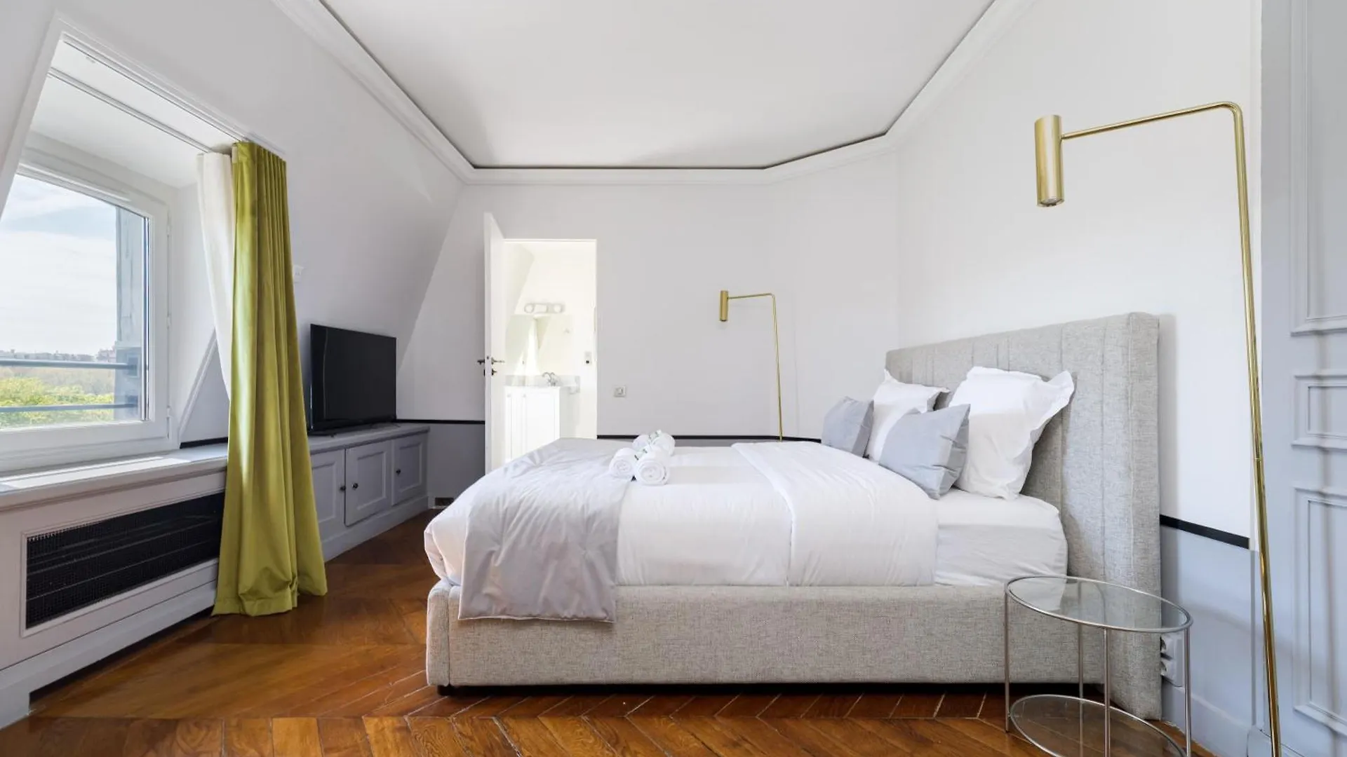 Luxury Apartments - Avenue Montaigne Париж