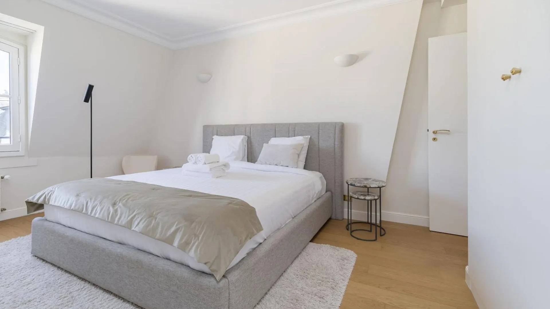 Luxury Apartments - Avenue Montaigne Париж