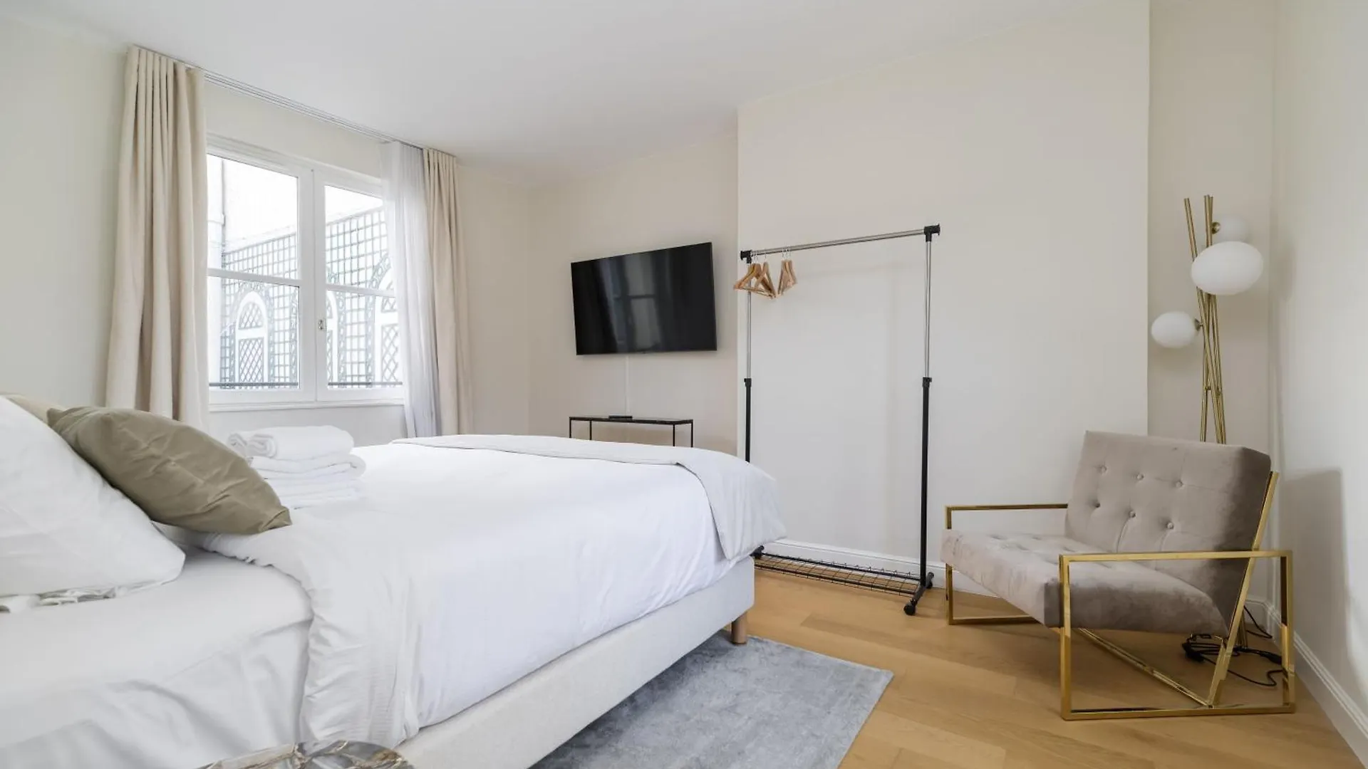 Luxury Apartments - Avenue Montaigne Paris France