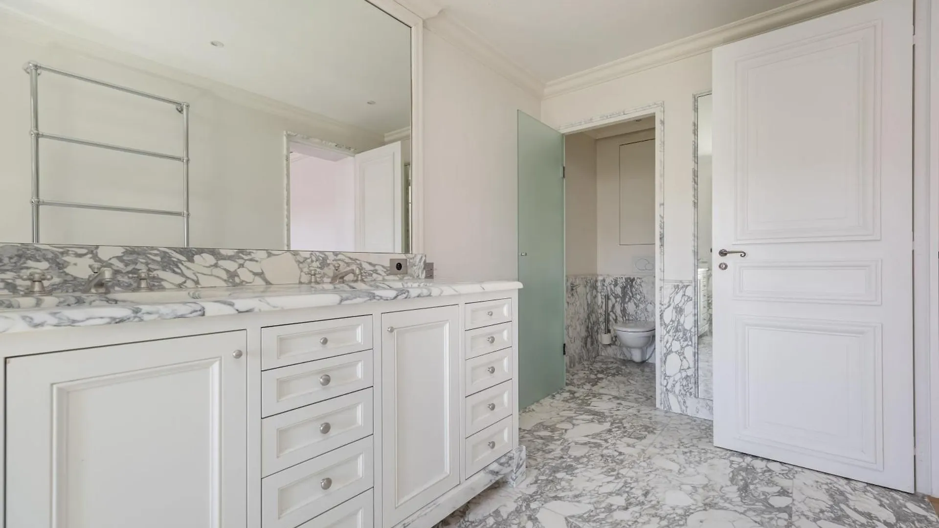Luxury Apartments - Avenue Montaigne Paris