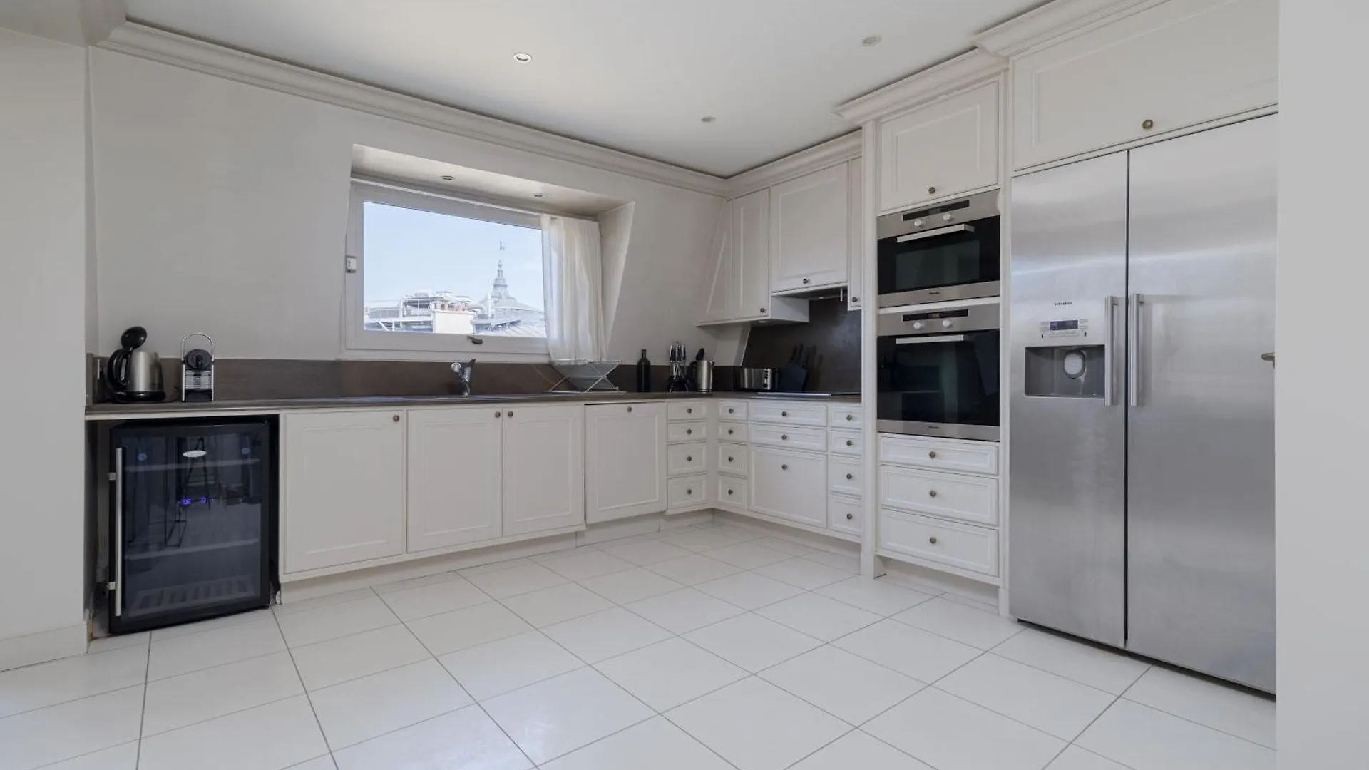 Luxury Apartments - Avenue Montaigne Париж
