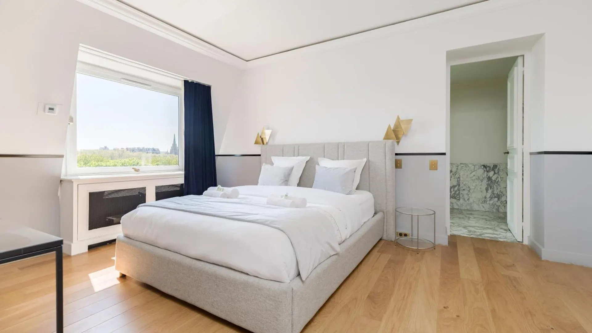 Luxury Apartments - Avenue Montaigne Париж