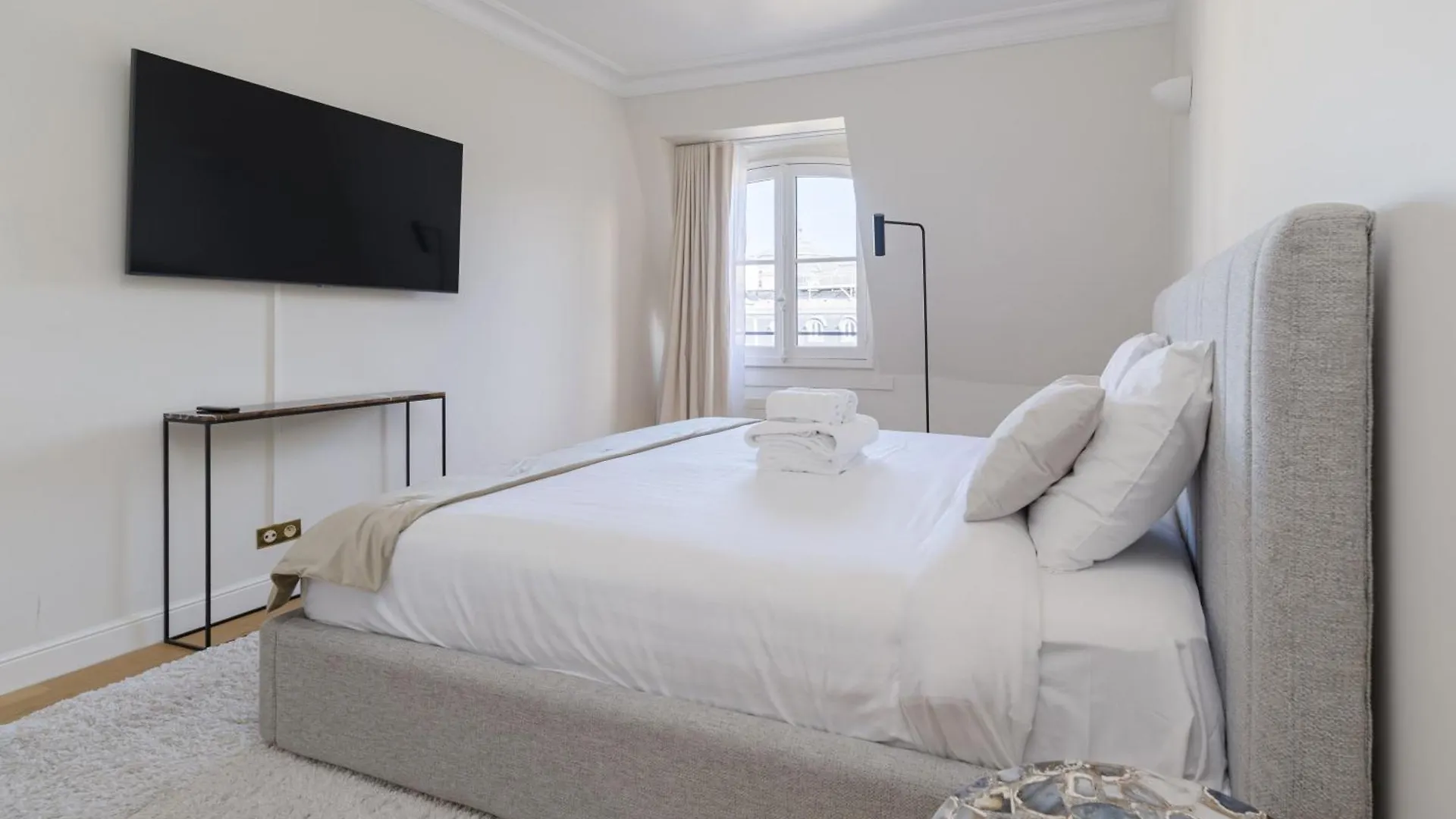 Luxury Apartments - Avenue Montaigne Париж