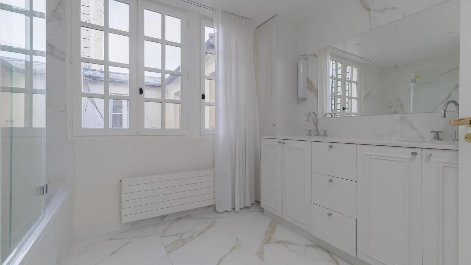 Luxury Apartments - Avenue Montaigne Париж Франция
