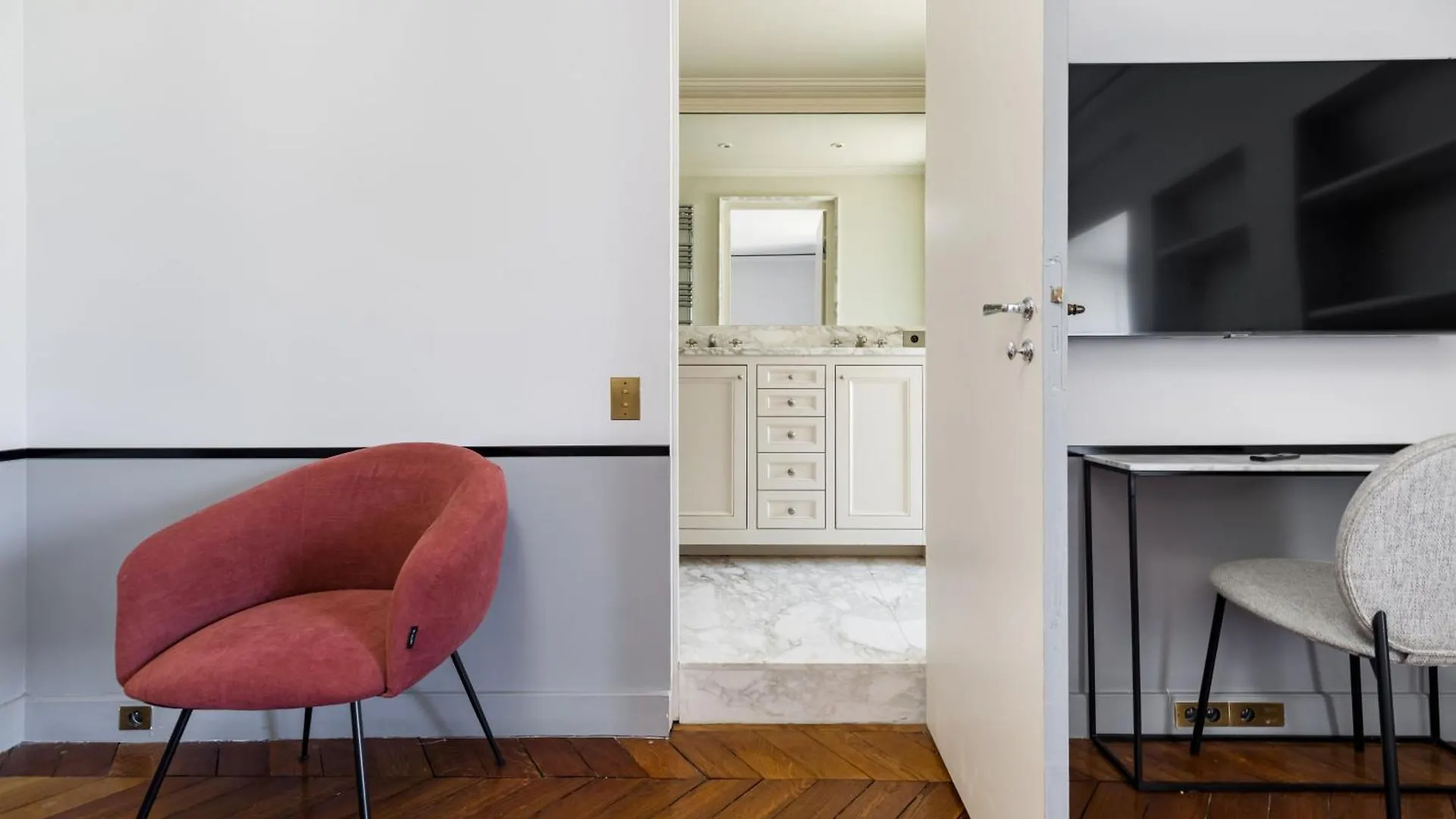 Luxury Apartments - Avenue Montaigne Париж
