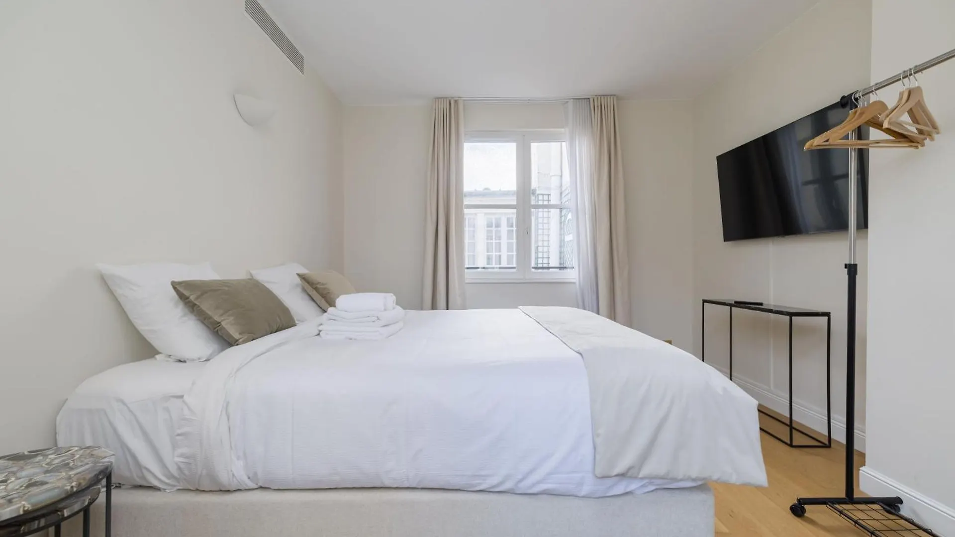 Luxury Apartments - Avenue Montaigne Paris France
