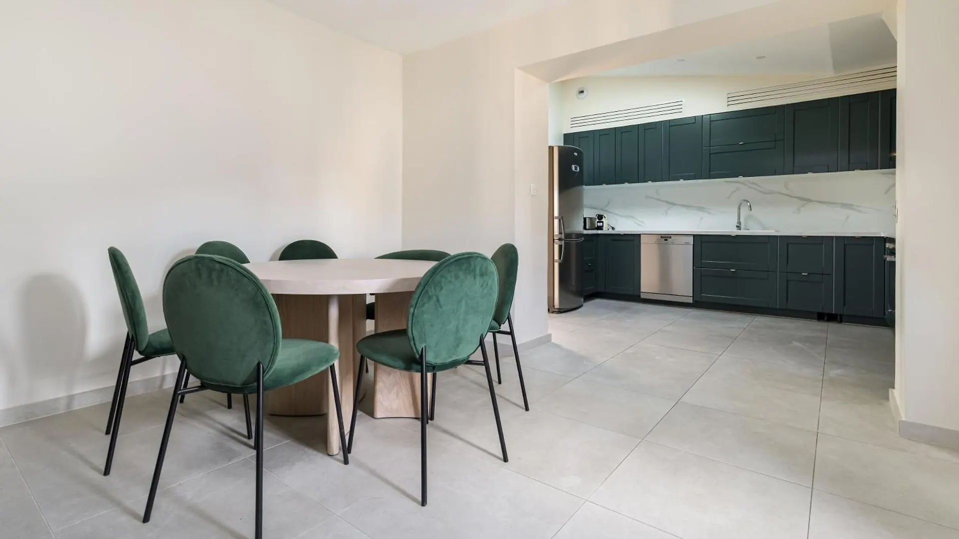 Luxury Apartments - Avenue Montaigne Париж