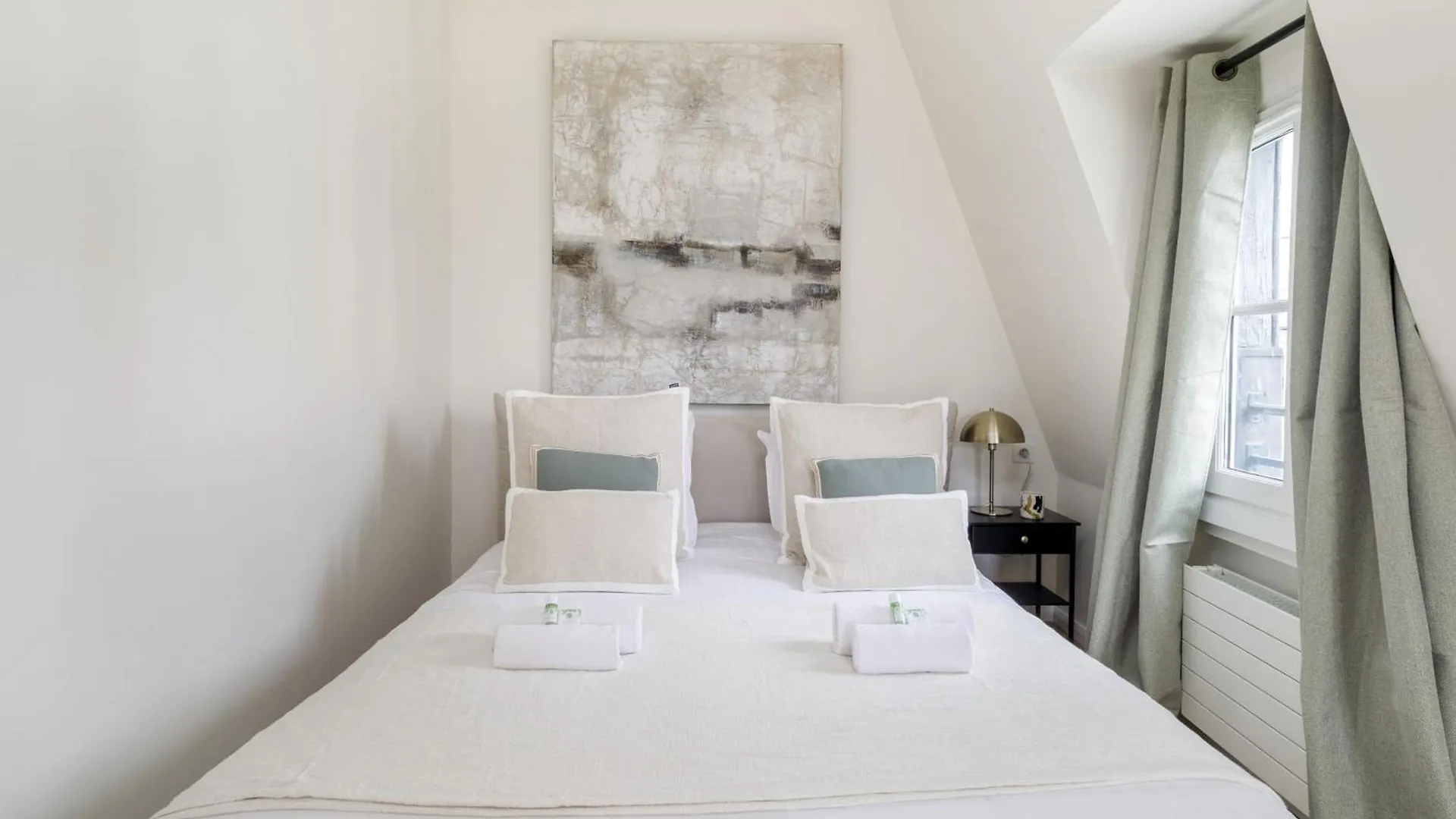 Luxury Apartments - Avenue Montaigne Париж 0*,